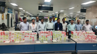 বিমানবন্দরে ৬০ লাখ টাকার সিগারেট ও মোবাইল সেট উদ্ধার